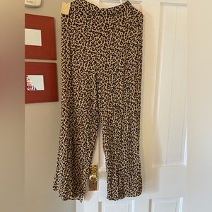 NWT forever 21 cheetah print wide legged pants SZ S